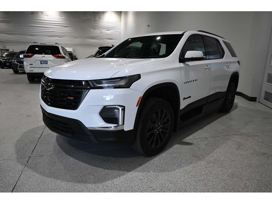 Used 2023 Chevrolet Traverse RS FWD image 10