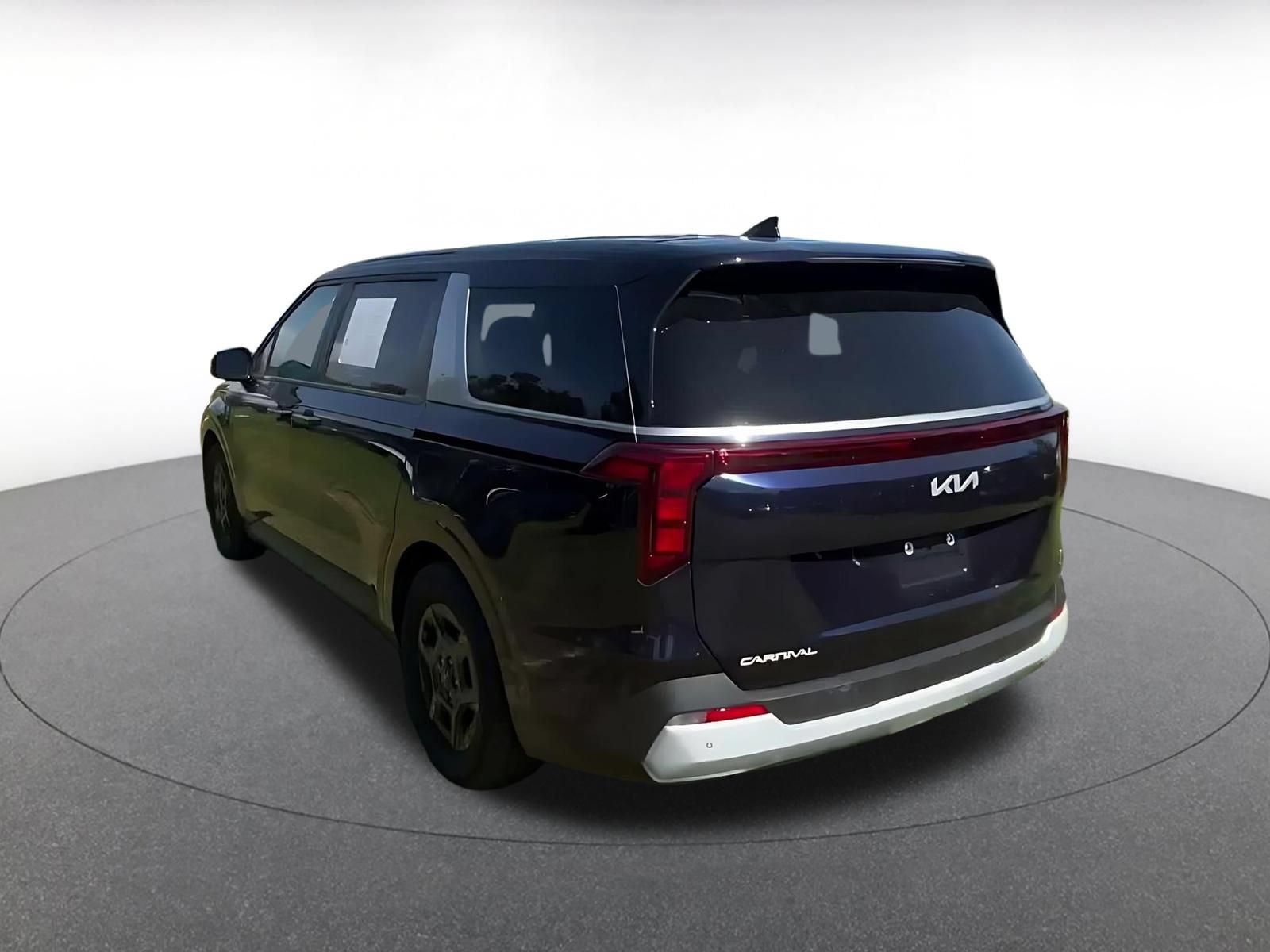 Used 2026 Kia Carnival FWD image 8
