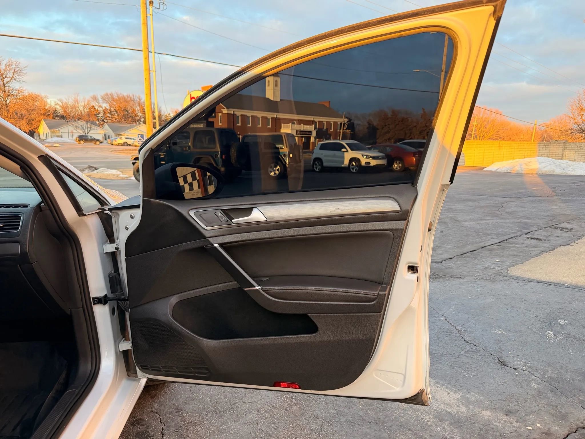 Used 2021 Volkswagen Golf 4-Door image 23