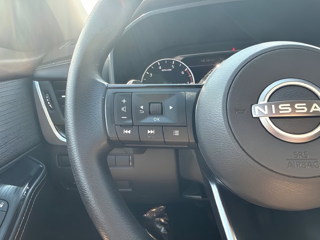 Used 2023 Nissan Rogue SV FWD image 15