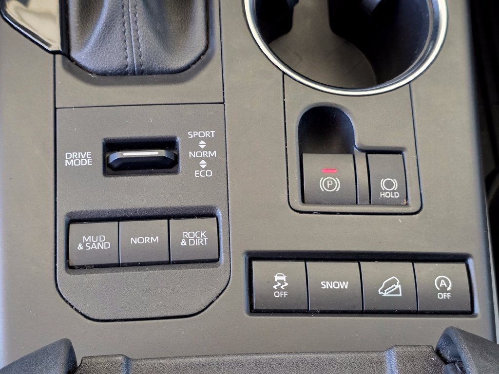 Used 2022 Toyota Highlander XLE AWD/4WD image 18