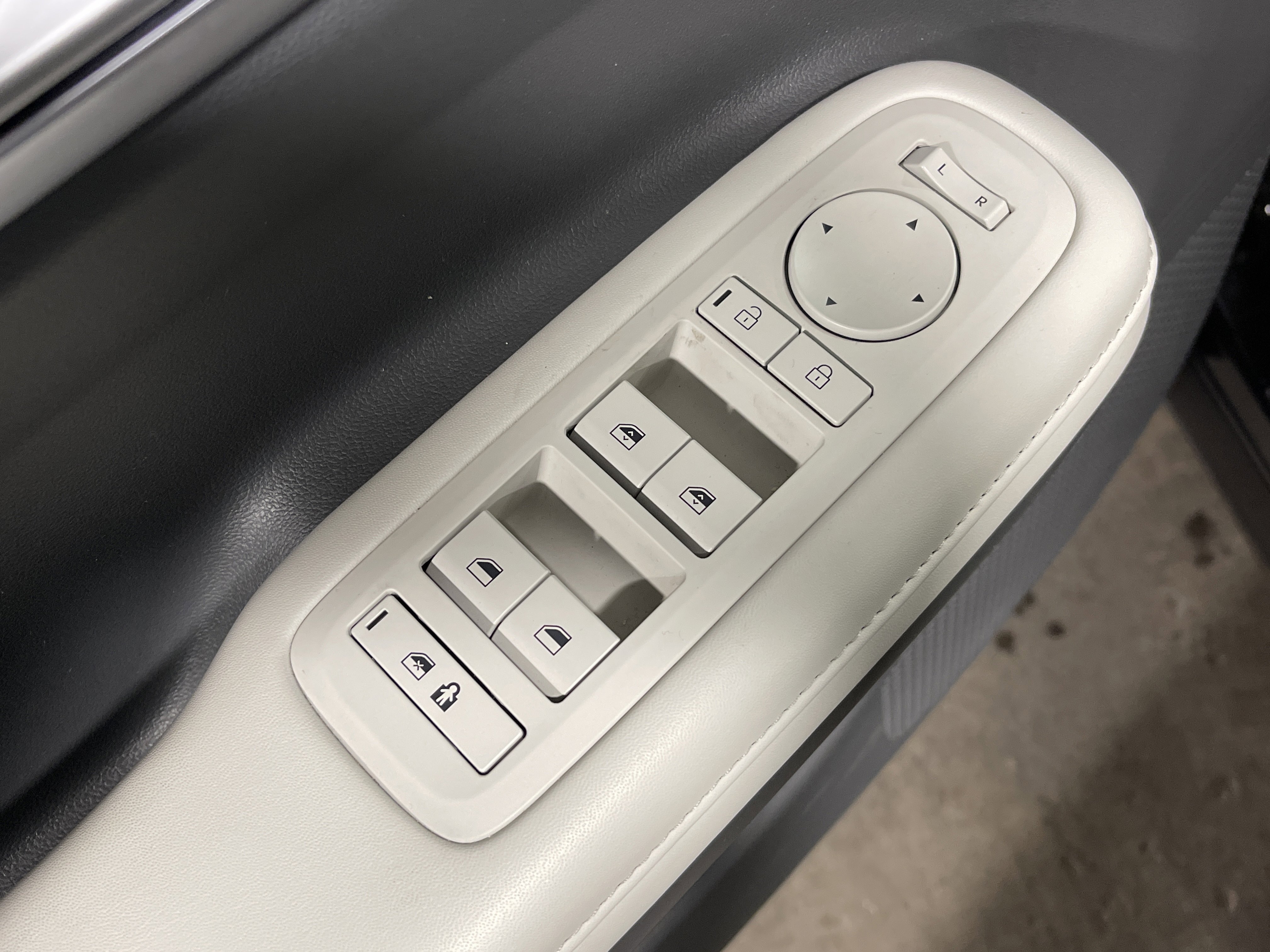 Used 2025 Hyundai Santa Fe SEL image 8