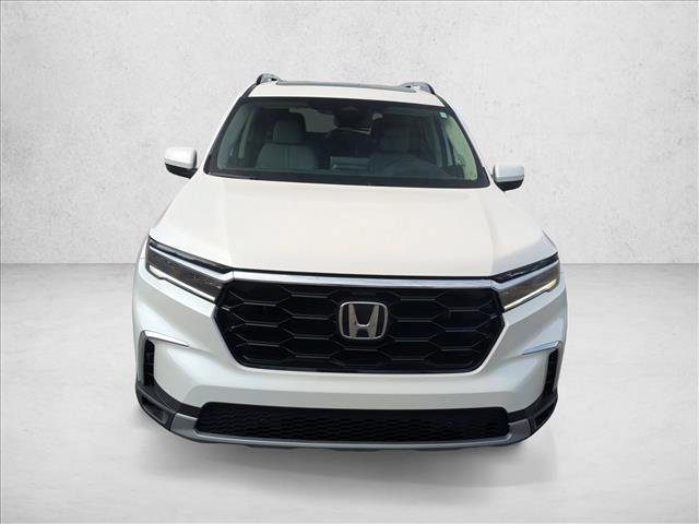 Certified 2025 Honda Pilot Touring image 2