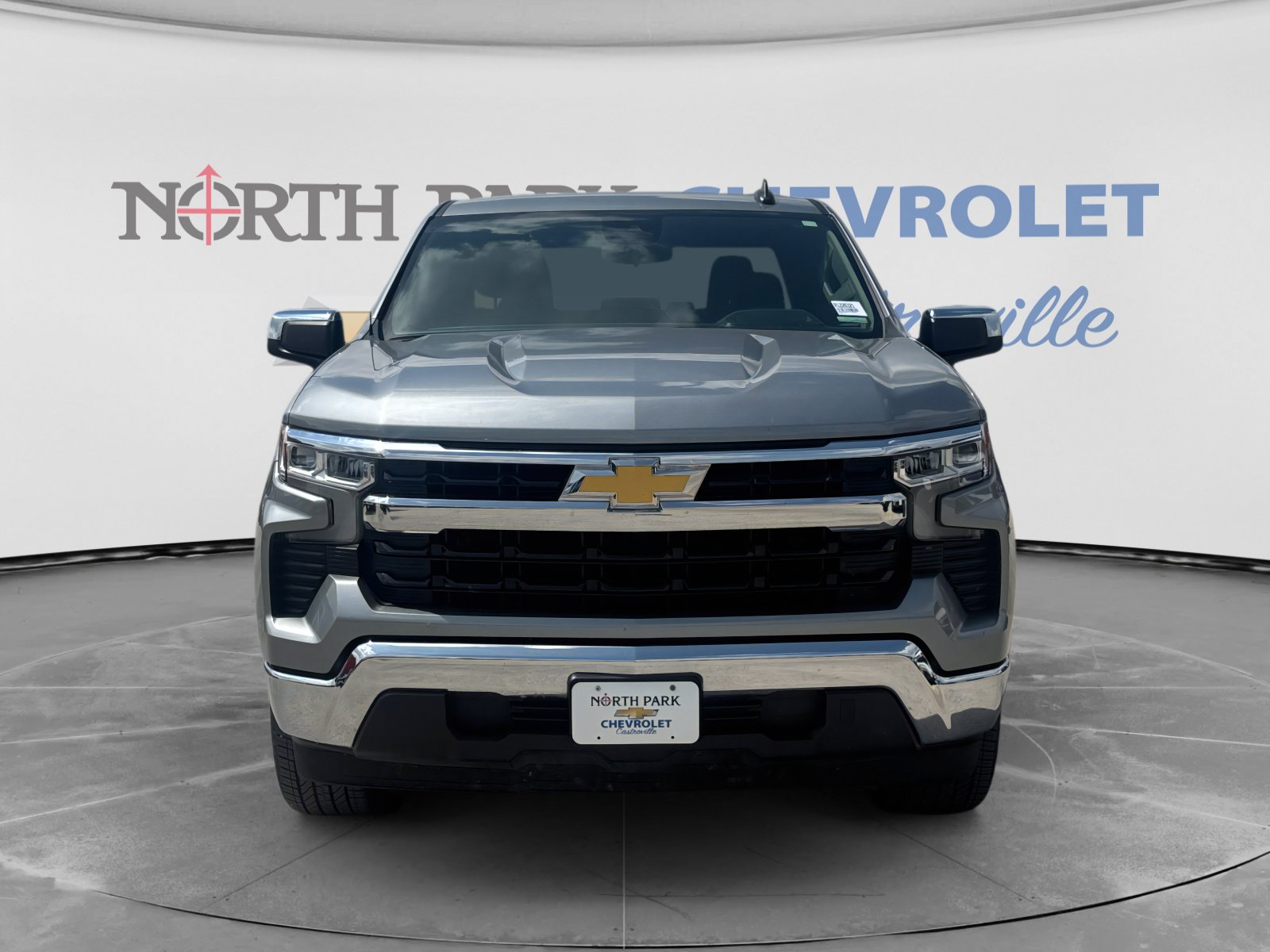 Used 2024 Chevrolet Silverado 1500 LT RWD image 2