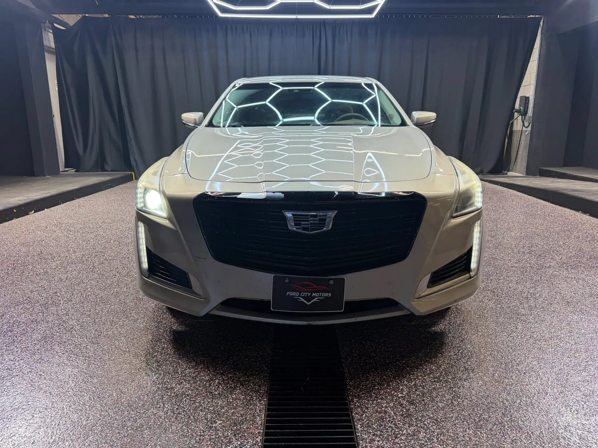 Used 2015 Cadillac CTS Luxury RWD image 2