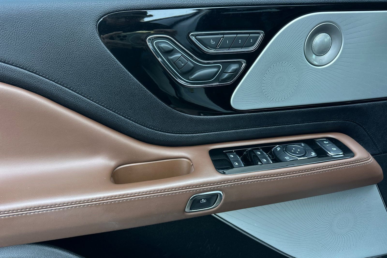 Used 2020 Lincoln Aviator Reserve w/ Equipment Group 202A AWD/4WD image 10