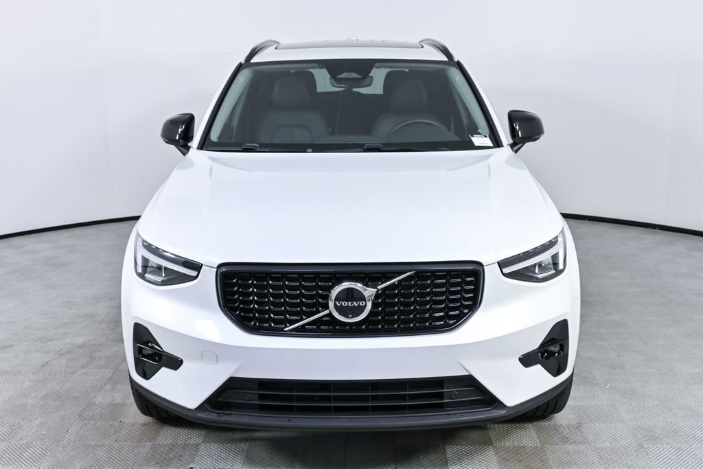 Certified 2025 Volvo XC40 B5 Plus image 36