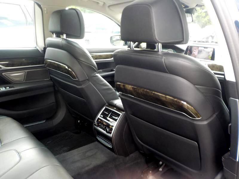 Used 2019 BMW 740i xDrive w/ Executive Package image 28