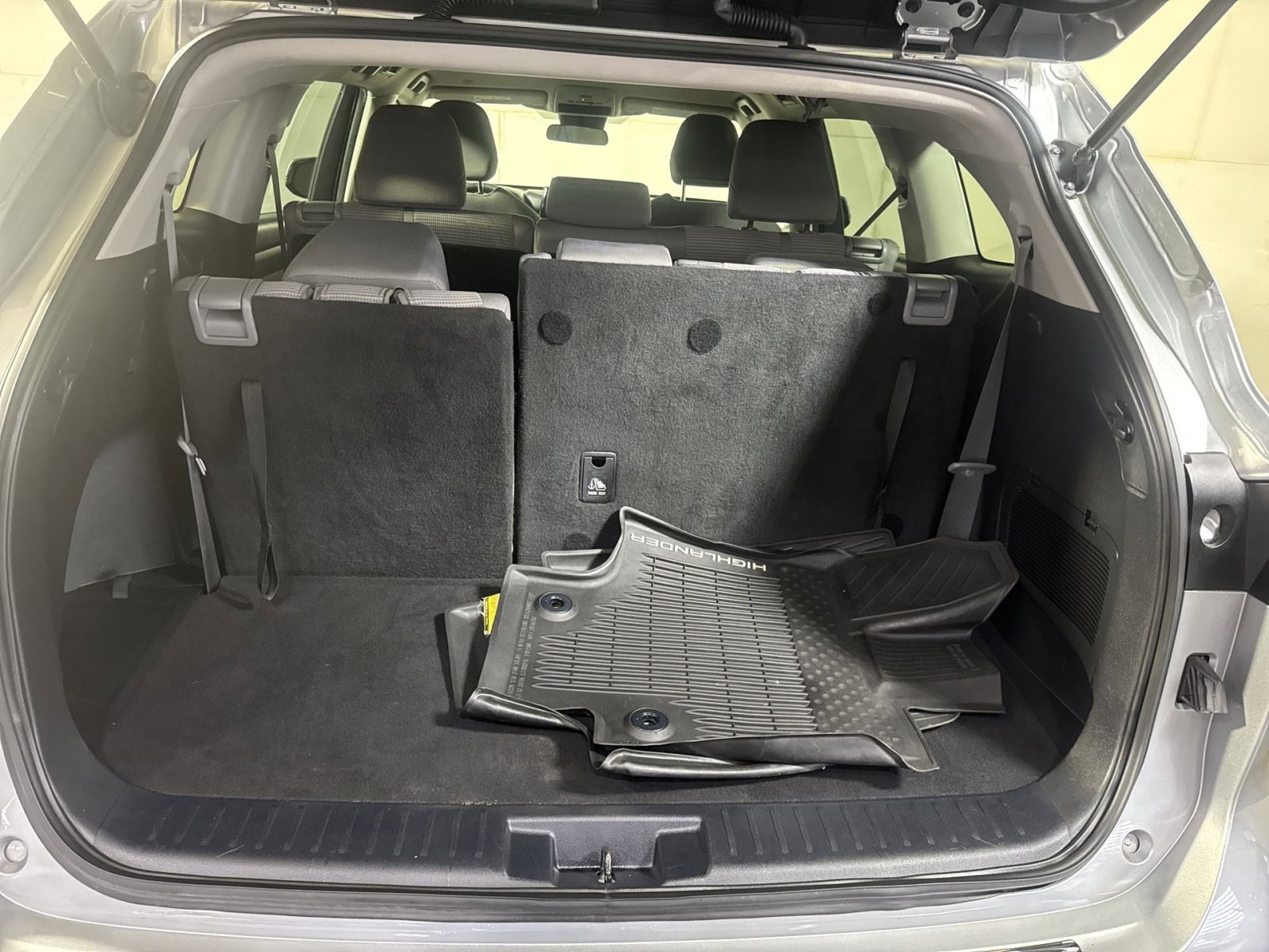 Used 2020 Toyota Highlander L AWD/4WD image 27
