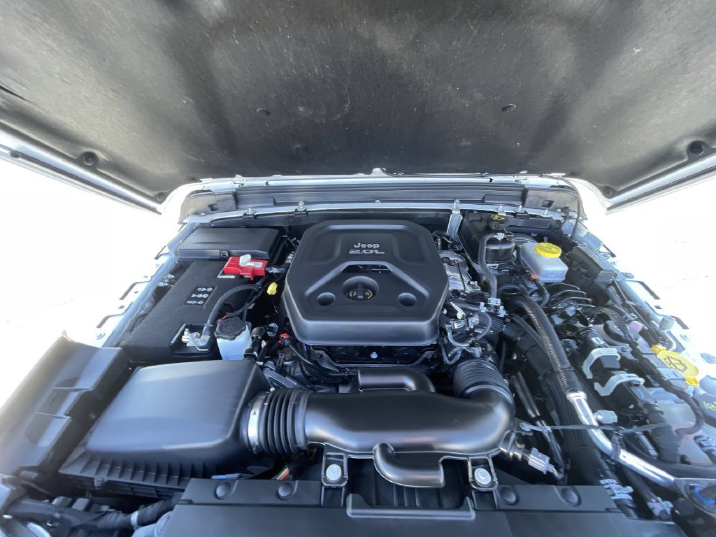 Used 2018 Jeep Wrangler Unlimited Sahara AWD/4WD image 30