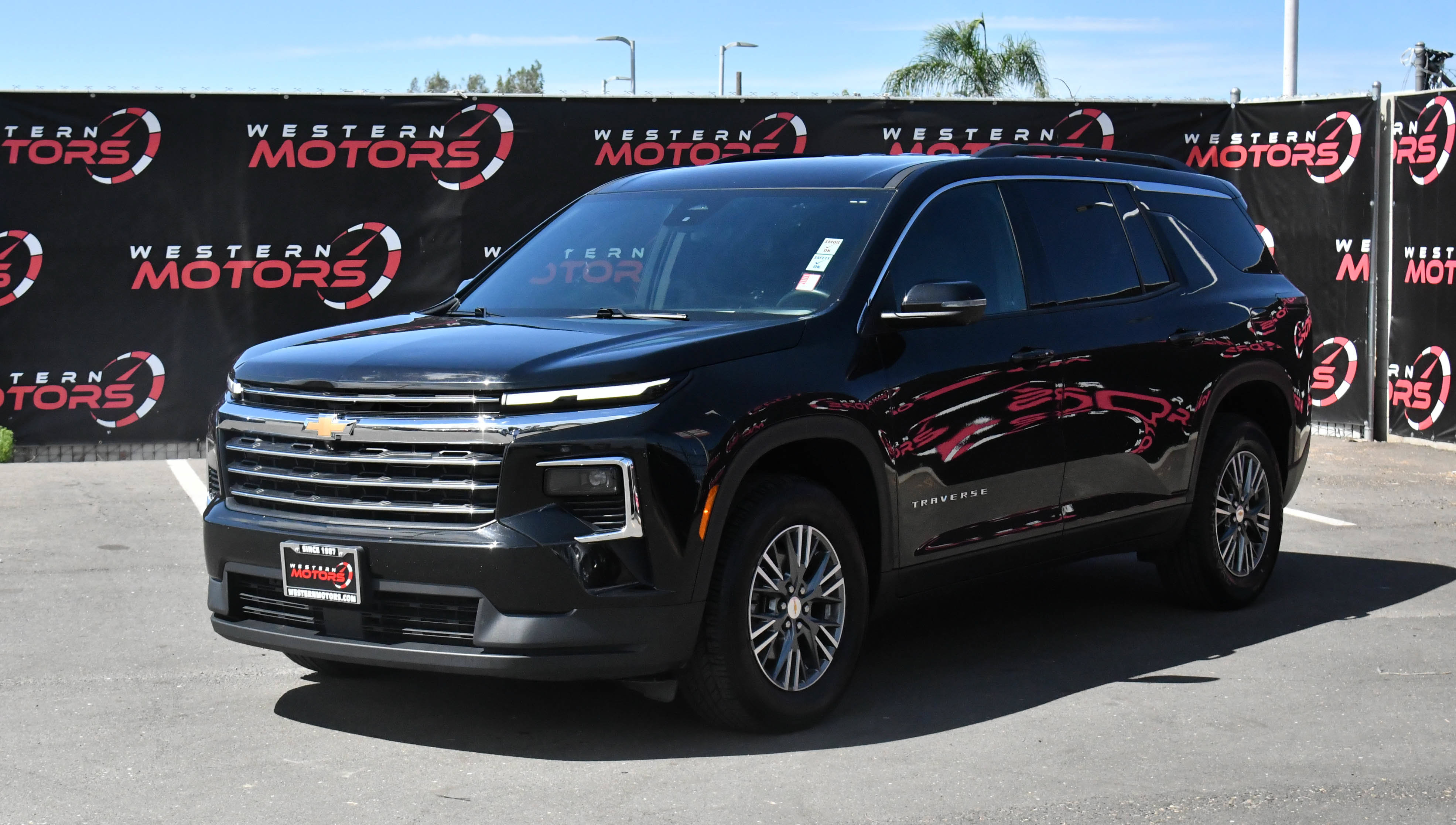 Used 2024 Chevrolet Traverse LT FWD image 3