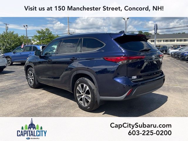 Used 2020 Toyota Highlander XLE AWD/4WD image 4