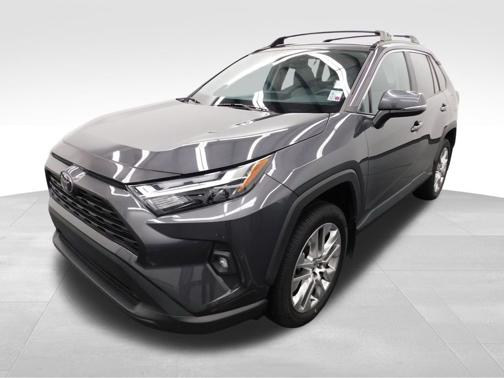 Used 2023 Toyota RAV4 XLE Premium image 3