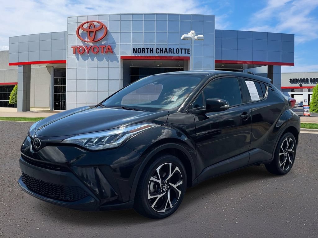 Used 2022 Toyota C-HR XLE FWD image 4
