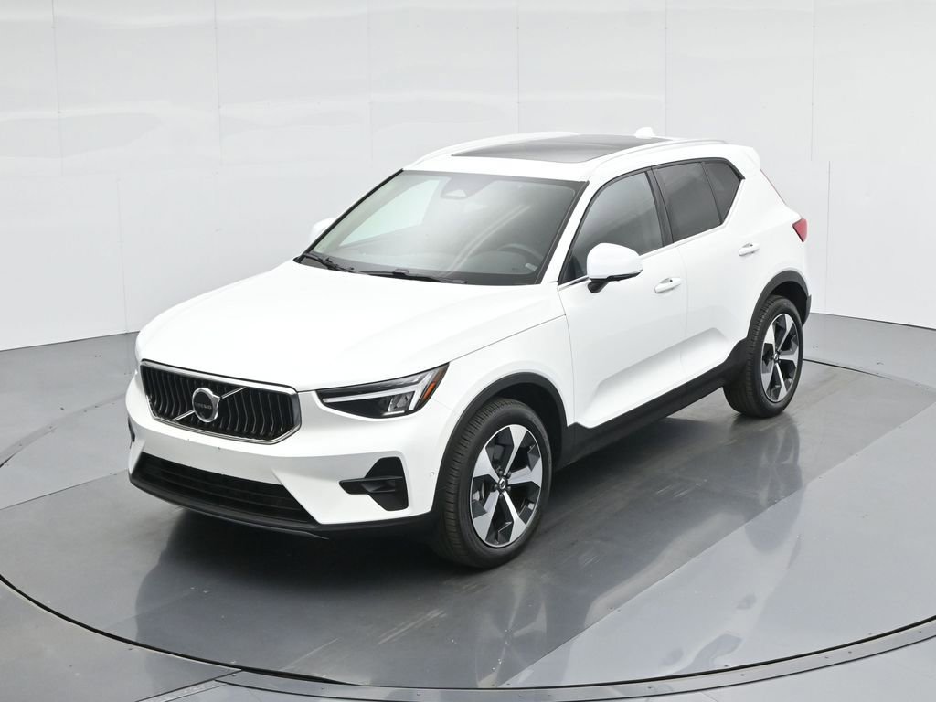 Used 2025 Volvo XC40 B5 Plus image 42