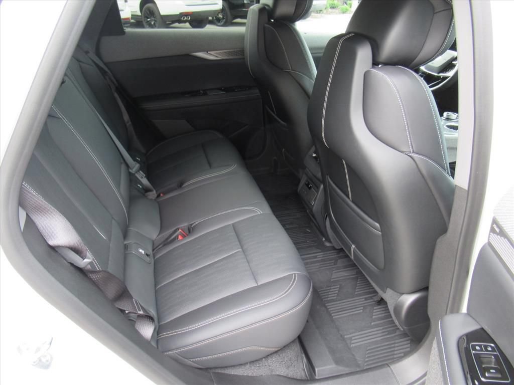 Certified 2025 Cadillac Optiq Luxury 2 w/ LPO, Floor Liner Package AWD/4WD image 32