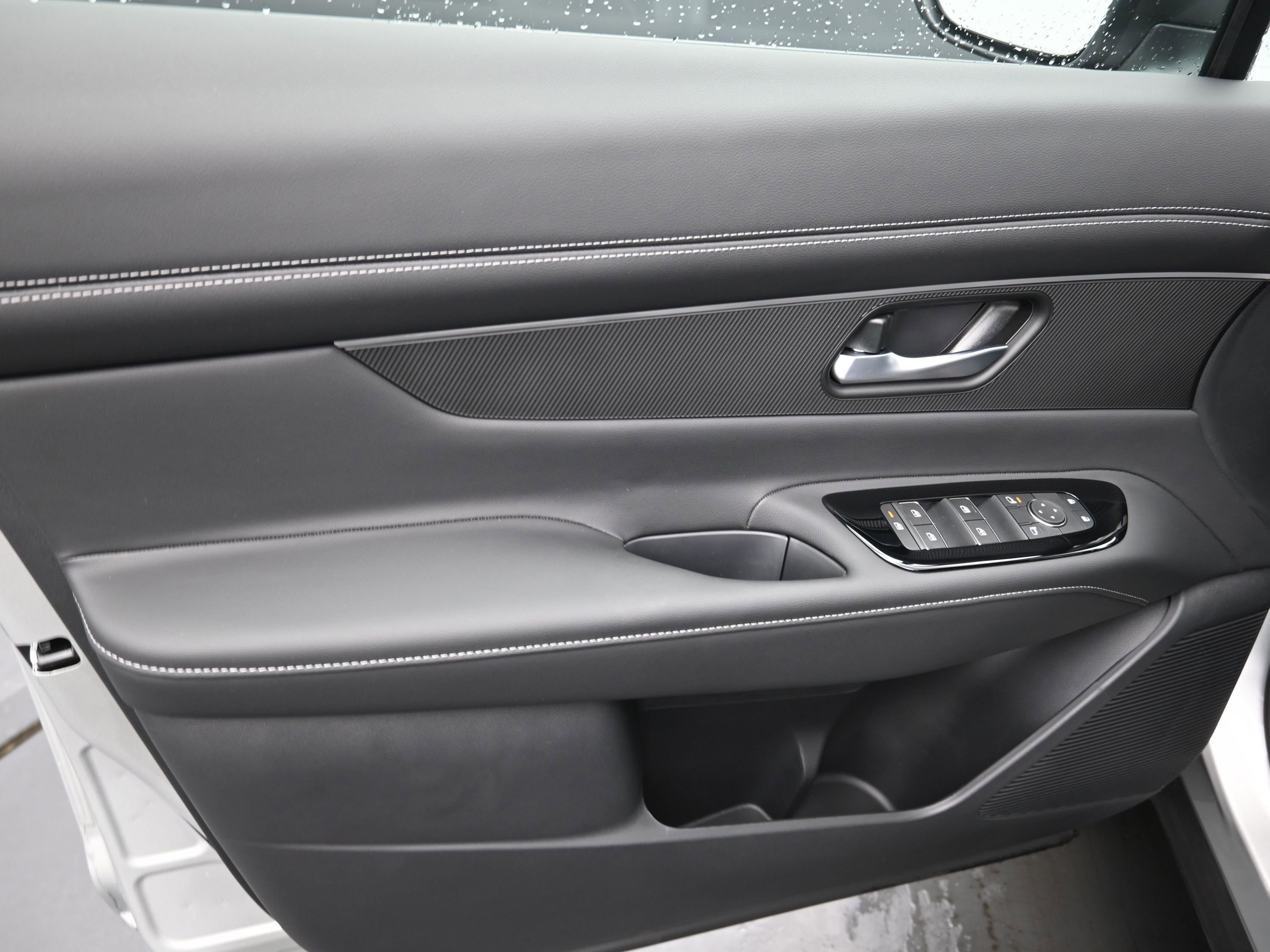 New 2025 Nissan Murano SV image 11