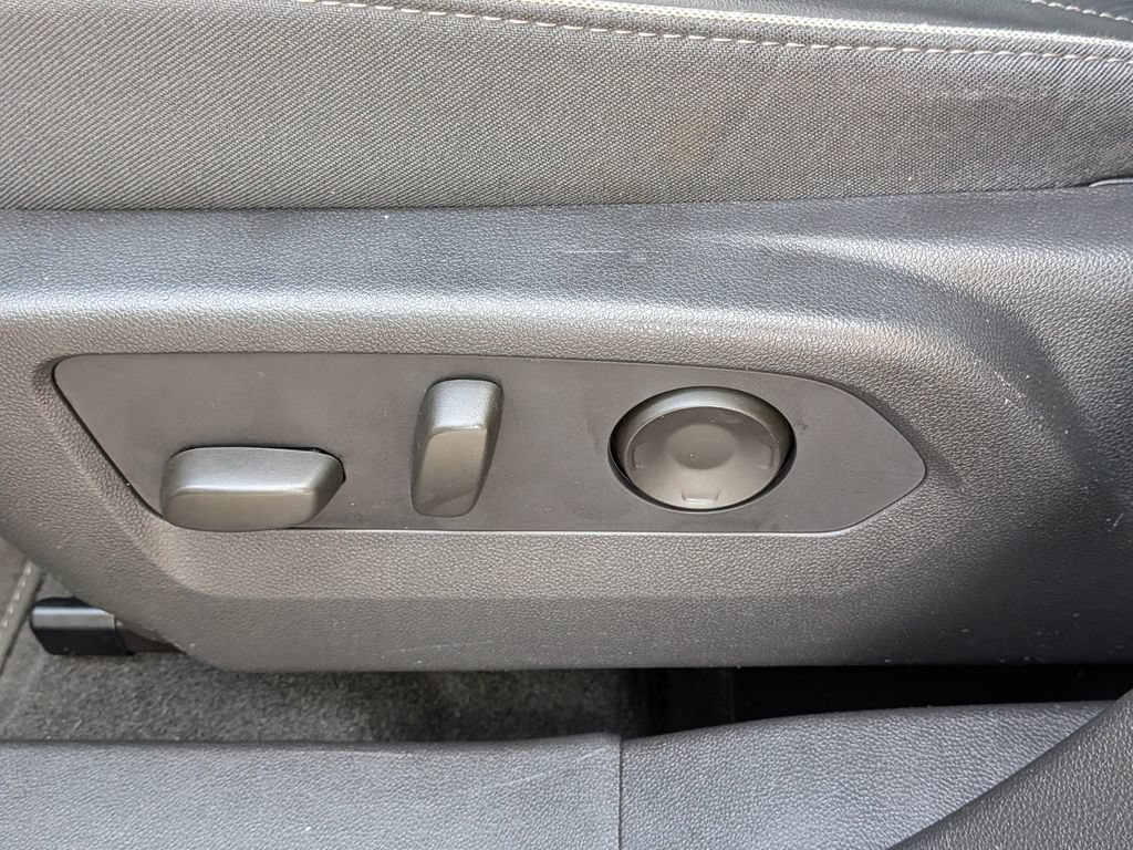 Used 2022 Buick Envision Essence w/ Technology Package I FWD image 20