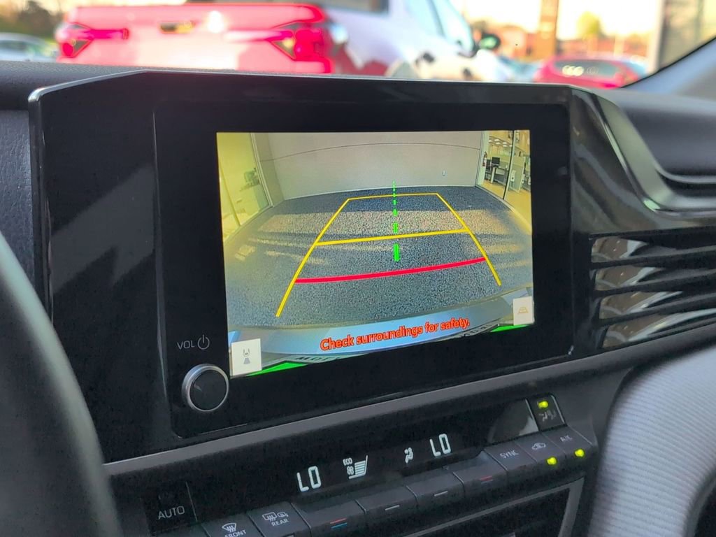 Used 2025 Toyota Camry SE image 26