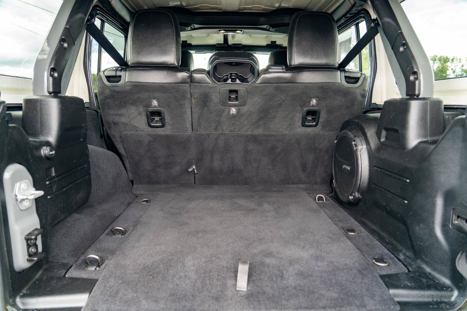 Used 2020 Jeep Wrangler Unlimited Sahara AWD/4WD image 27