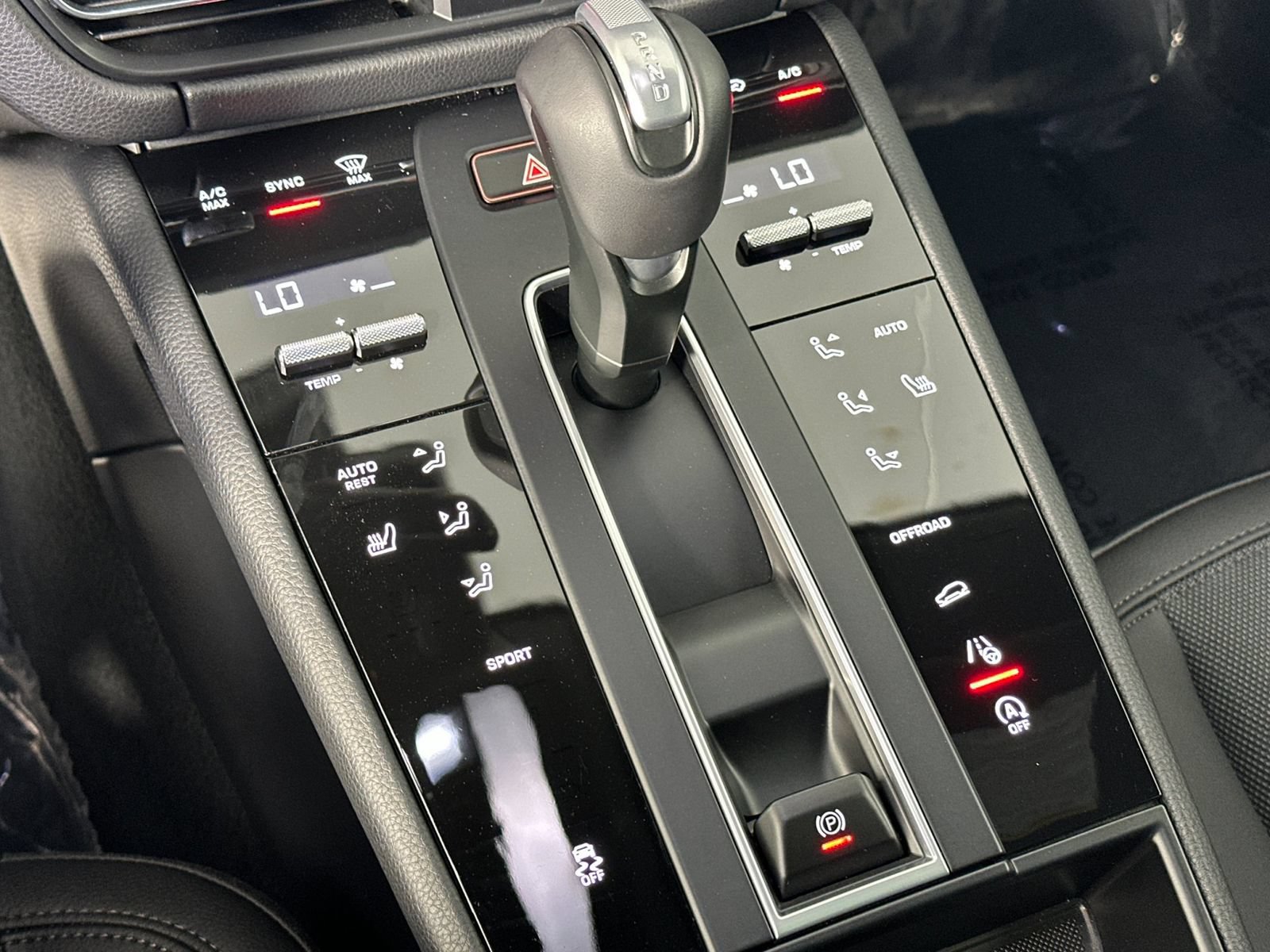Certified 2026 Porsche Macan AWD/4WD image 24