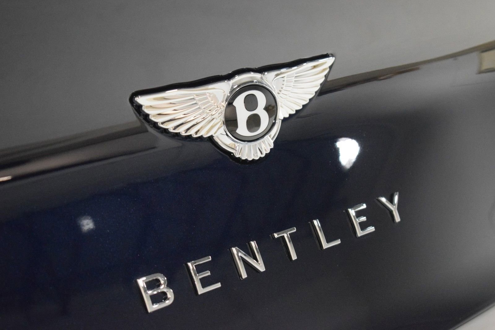 New 2025 Bentley Bentayga AWD/4WD image 15