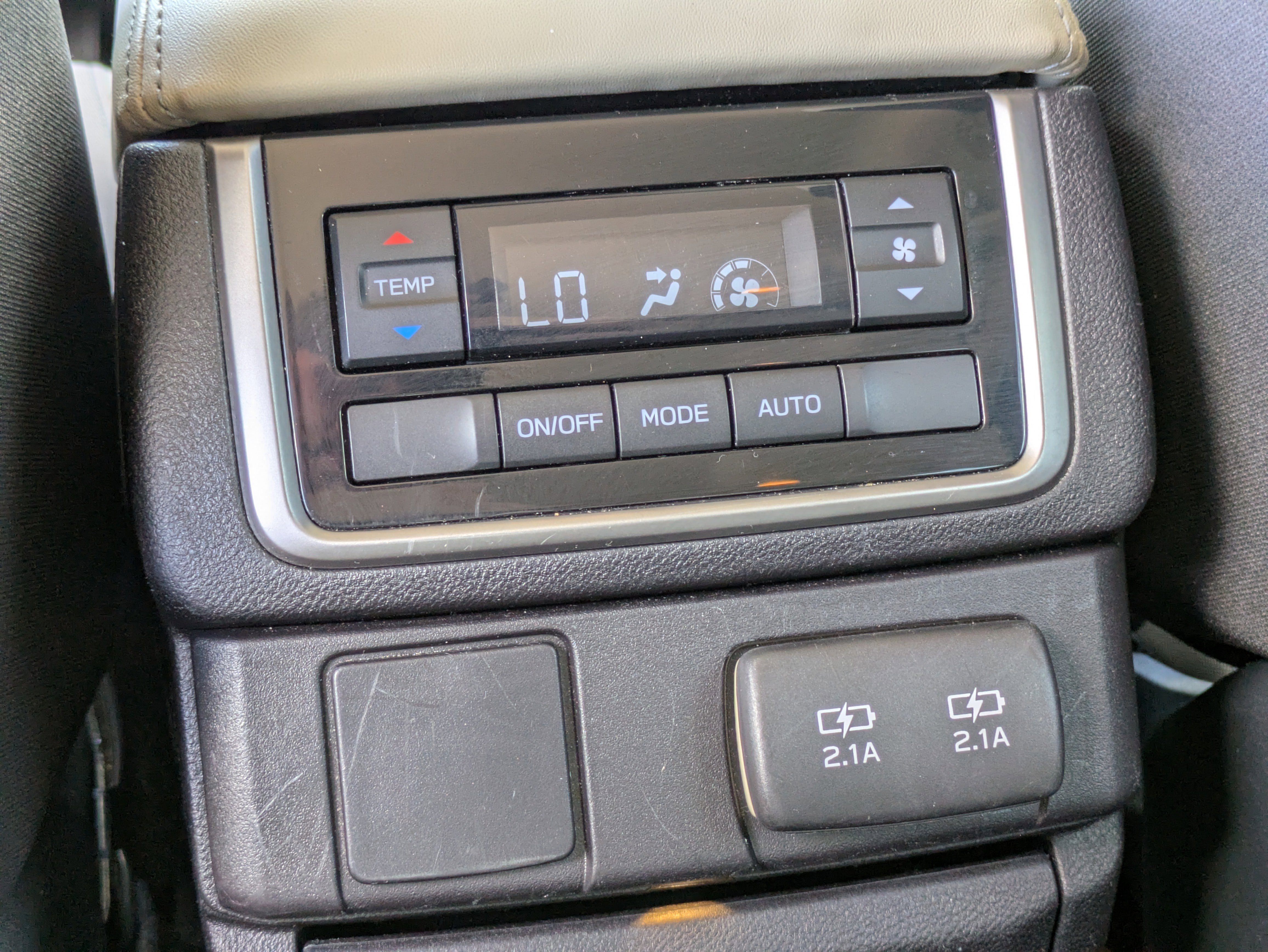 Used 2019 Subaru Ascent Premium image 16