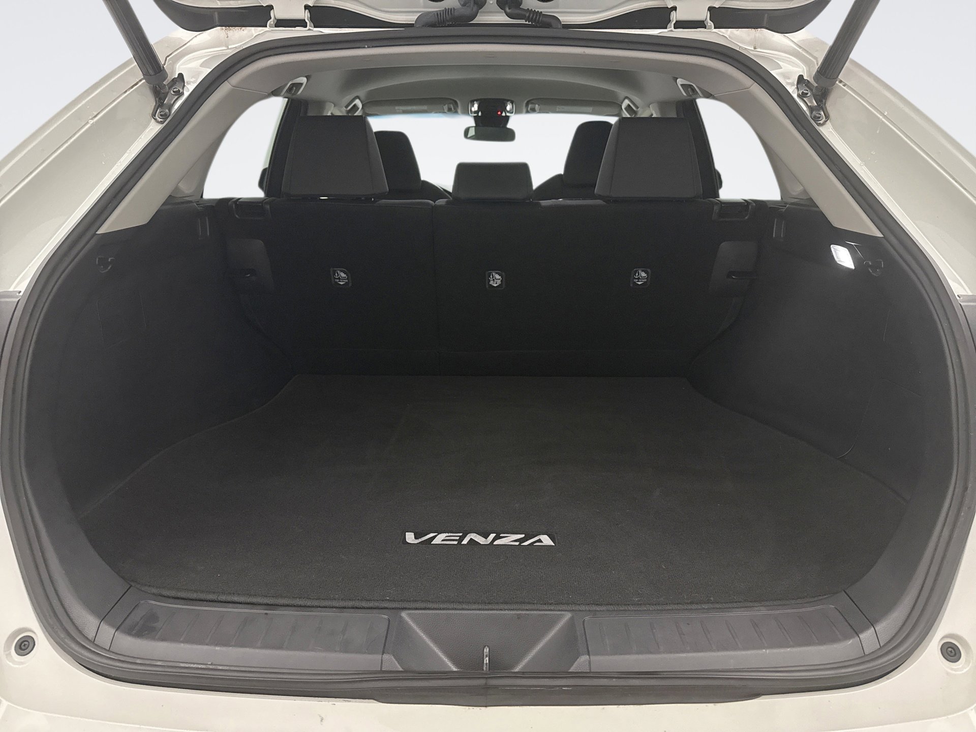 Used 2021 Toyota Venza LE w/ Carpet Mat Package (TMS) image 20