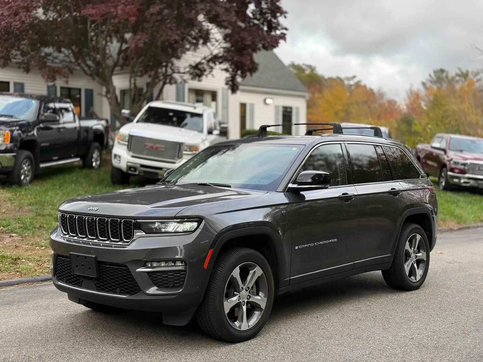 Used 2022 Jeep Grand Cherokee Limited 4xe w/ Luxury Tech Group II AWD/4WD image 3