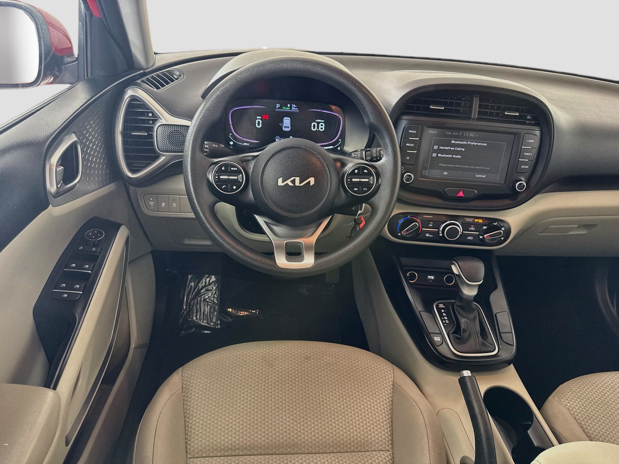 Used 2023 Kia Soul LX w/ LX Technology Package FWD image 17