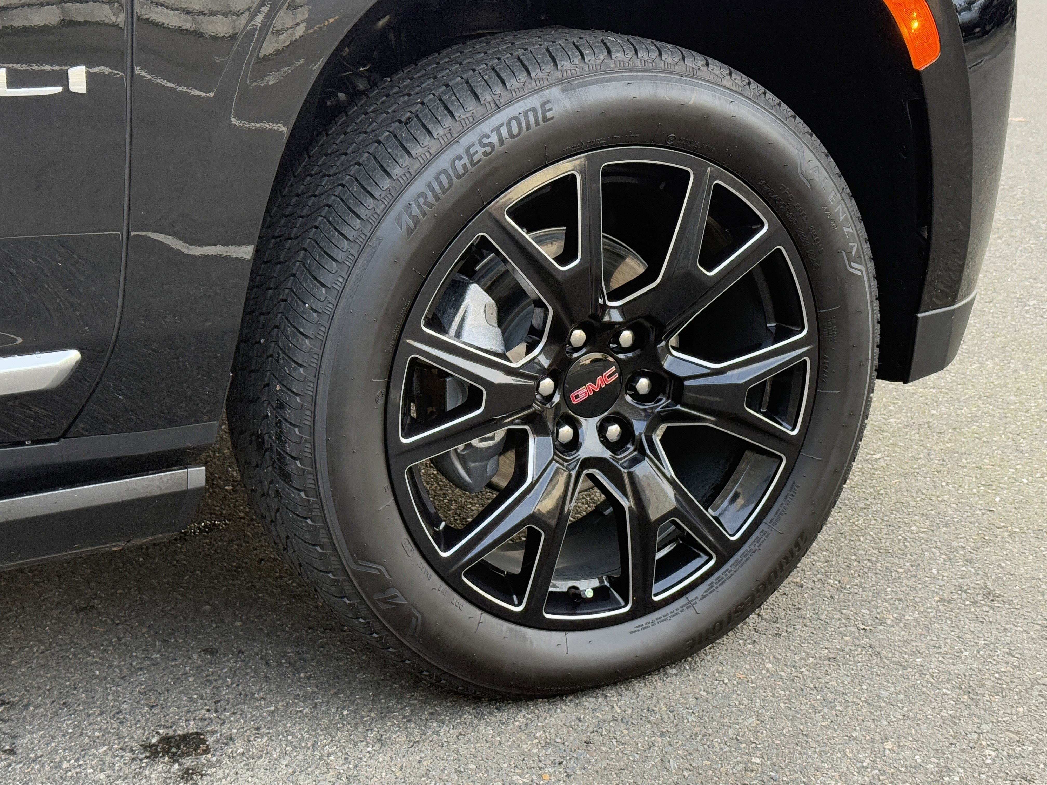 Used 2023 GMC Yukon XL Denali image 39