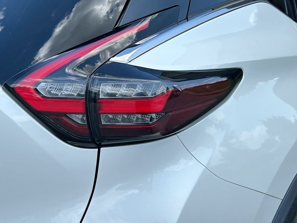 Used 2020 Nissan Murano SL w/ Moonroof Package FWD image 11