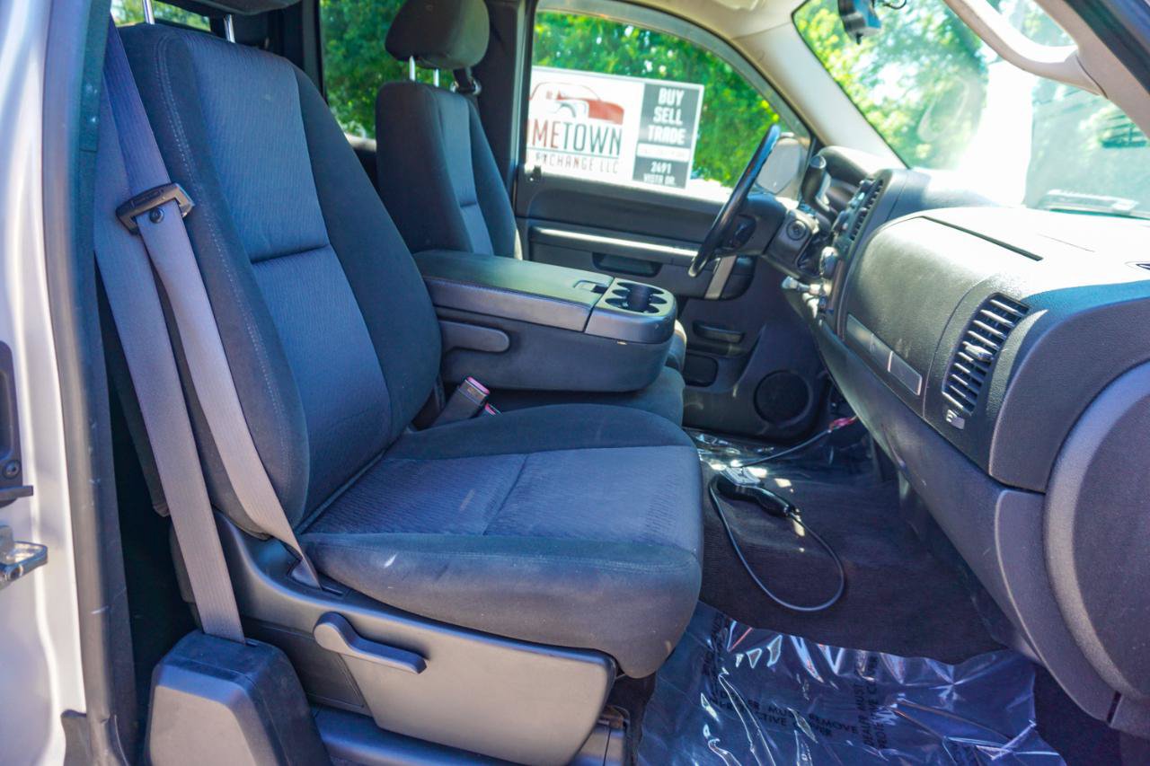 Used 2010 GMC Sierra 2500 SLE w/ SLE Preferred Package AWD/4WD image 14