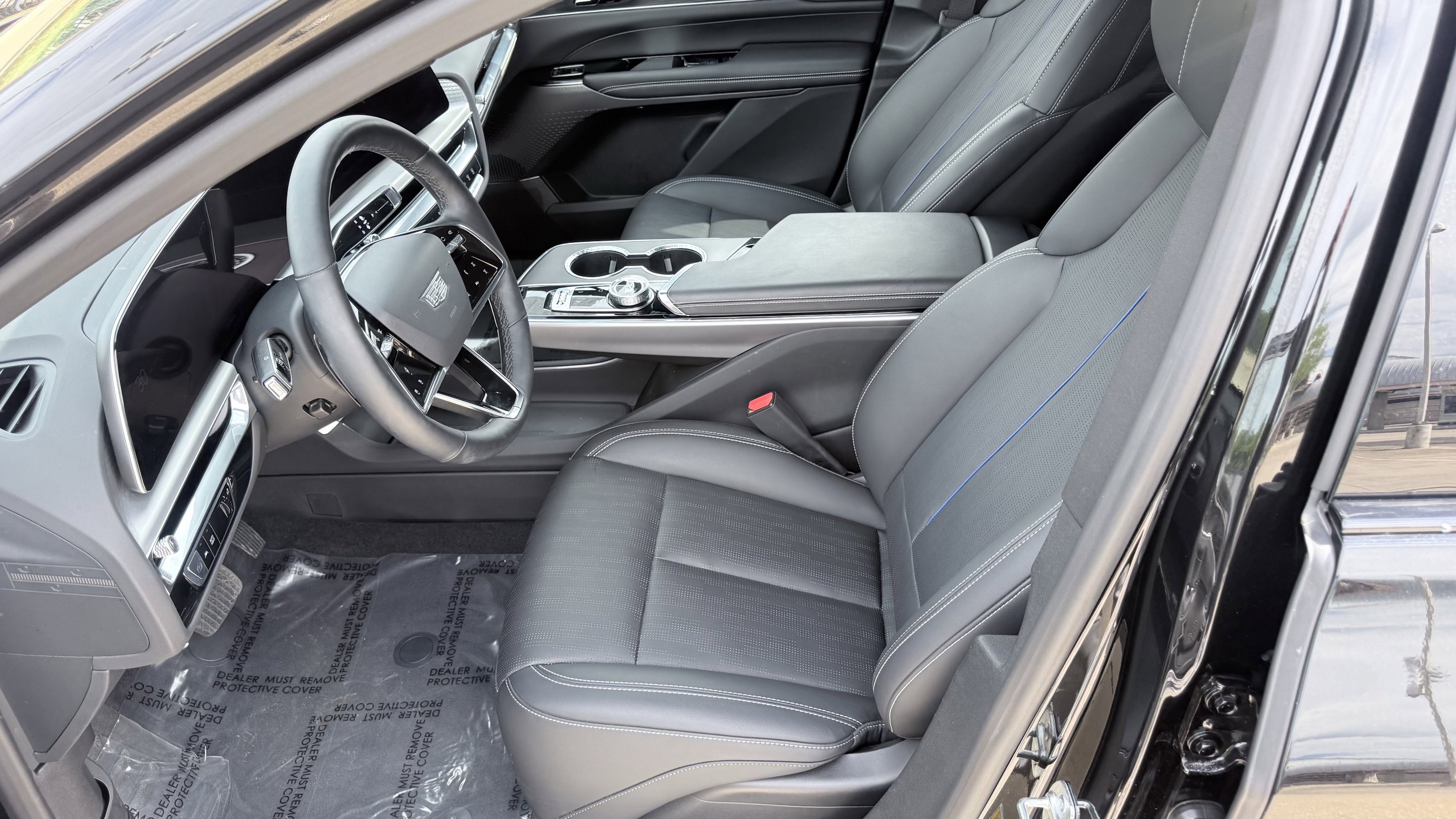 Used 2025 Cadillac Lyriq Luxury AWD/4WD image 23