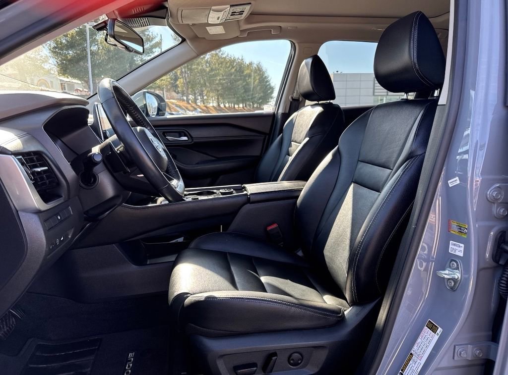 Used 2023 Nissan Rogue SL image 40