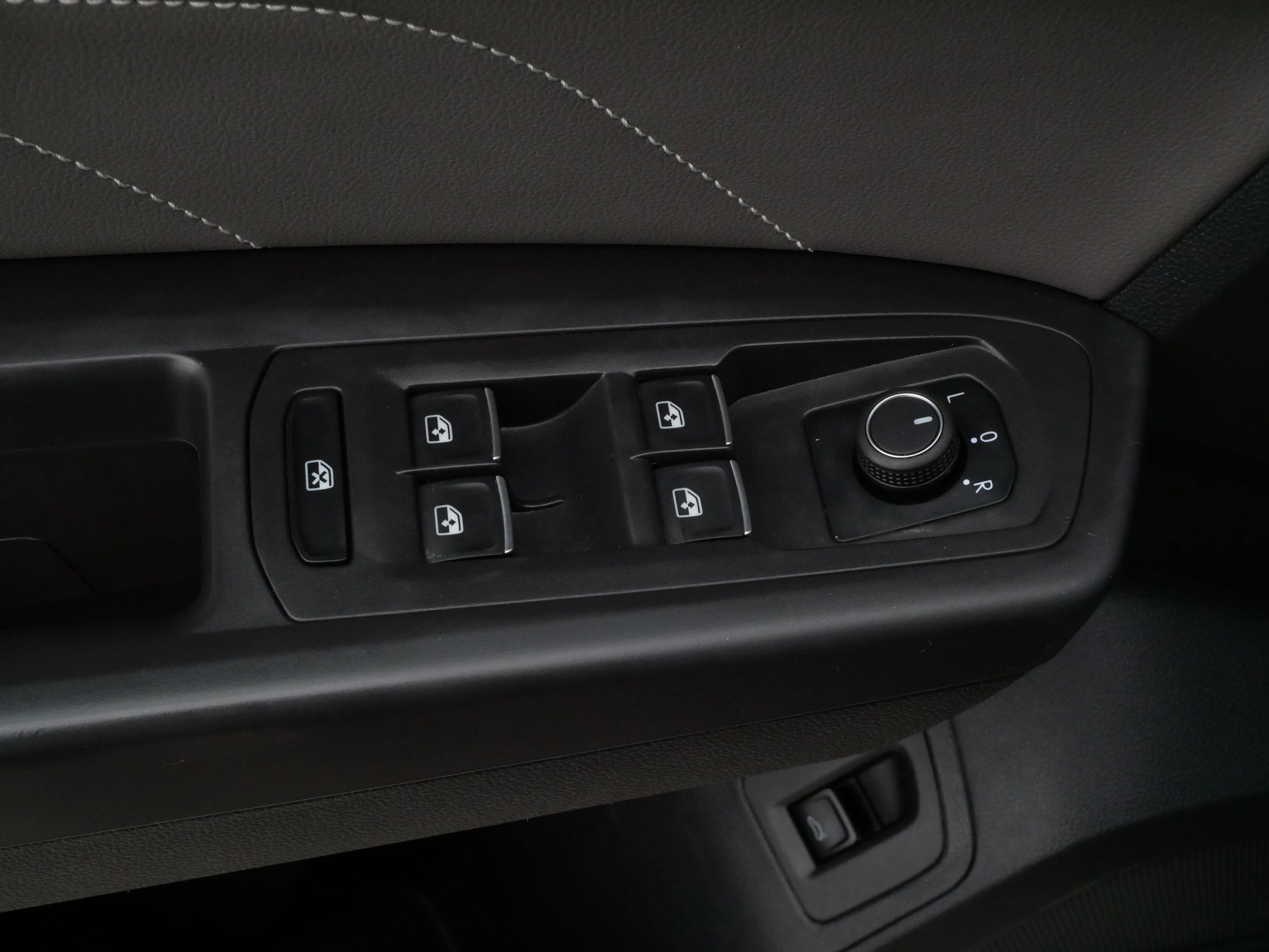 Certified 2023 Volkswagen Atlas Cross Sport SE image 19