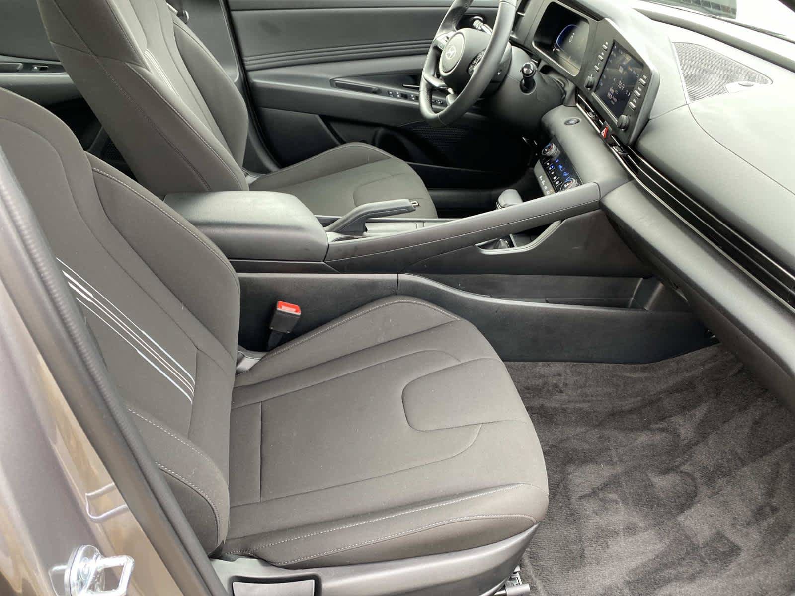 Used 2025 Hyundai Elantra Sport FWD image 19