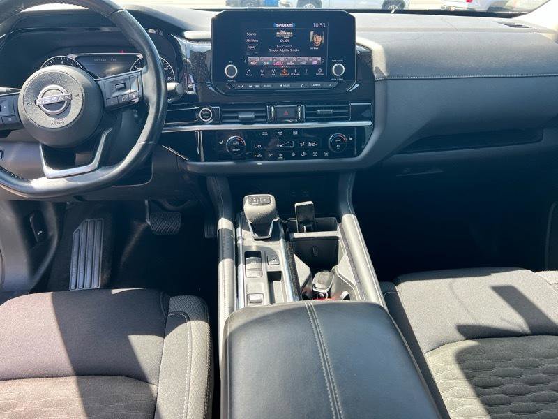 Used 2023 Nissan Pathfinder SV image 11