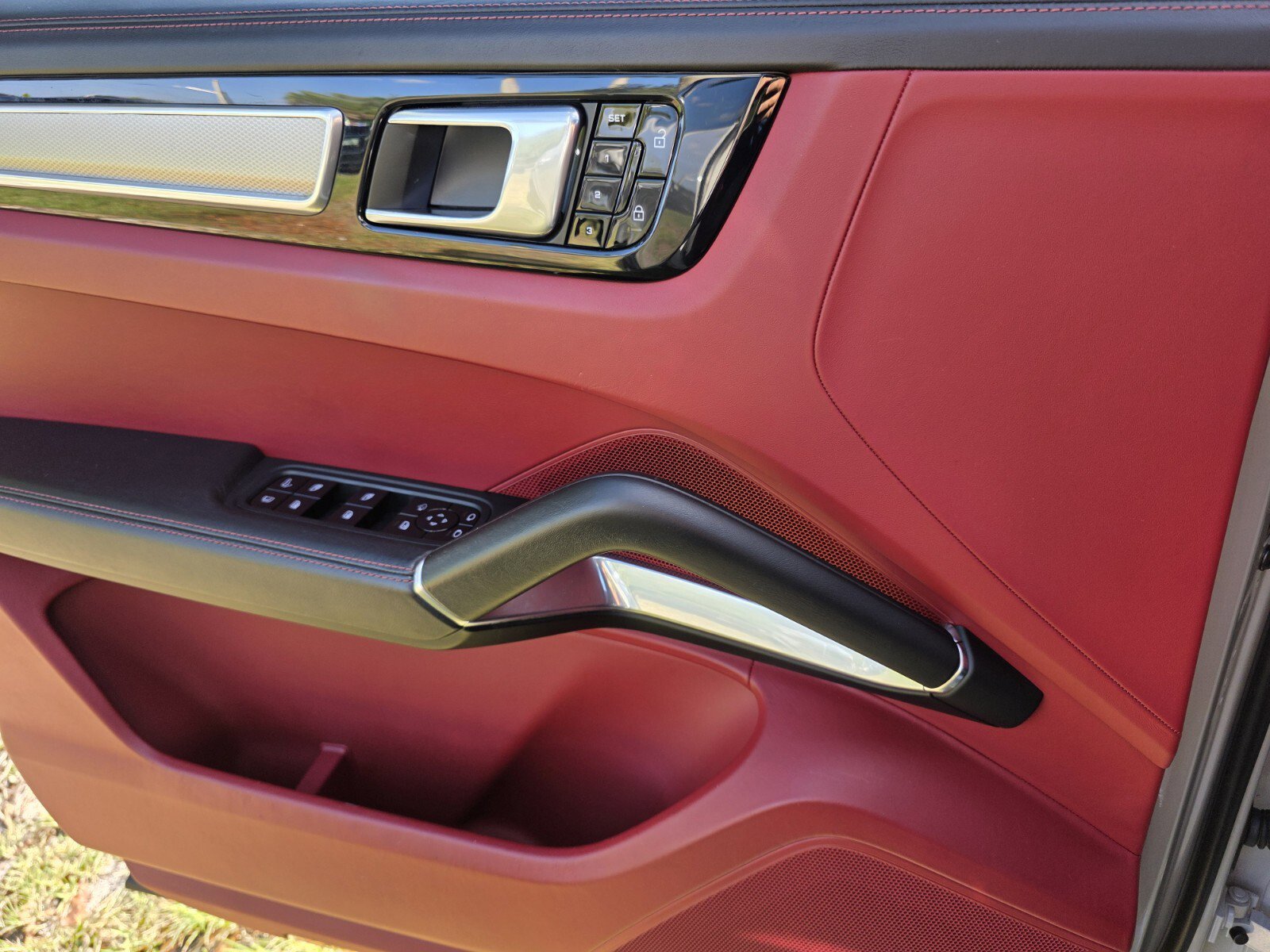 Used 2021 Porsche Cayenne Turbo S AWD/4WD image 23