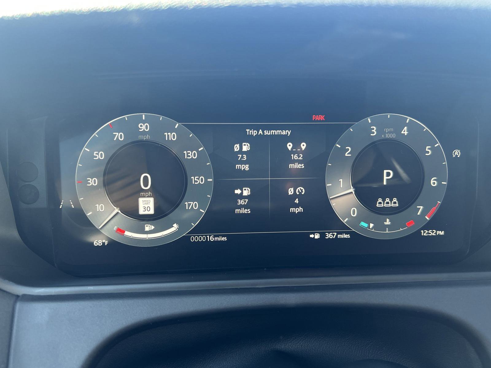 New 2025 Land Rover Range Rover Velar Dynamic SE image 12