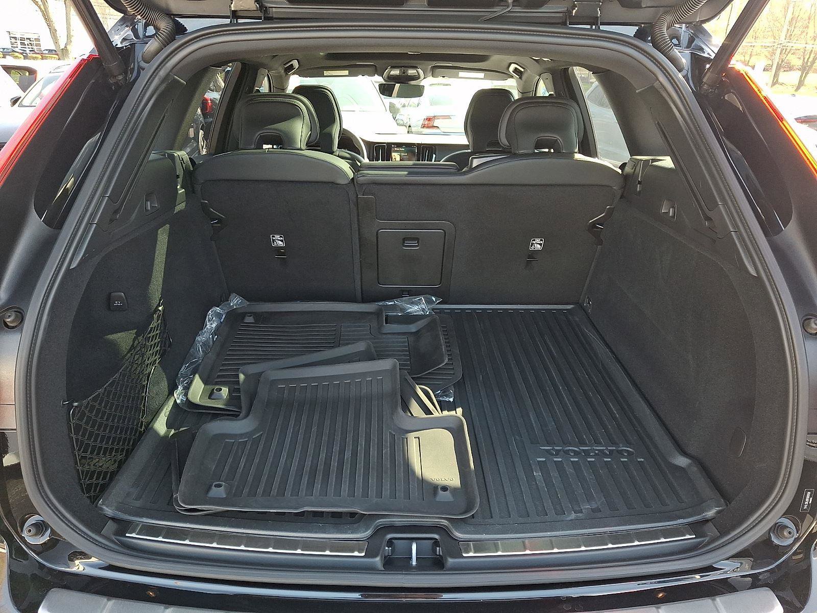 Certified 2024 Volvo XC60 B5 Ultimate w/ Climate Package AWD/4WD image 28