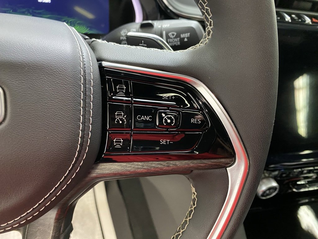 Used 2023 Jeep Grand Cherokee Overland w/ Luxury Tech Group IV image 32