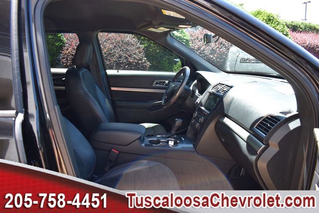 Used 2018 Ford Explorer XLT w/ Equipment Group 202A FWD image 26