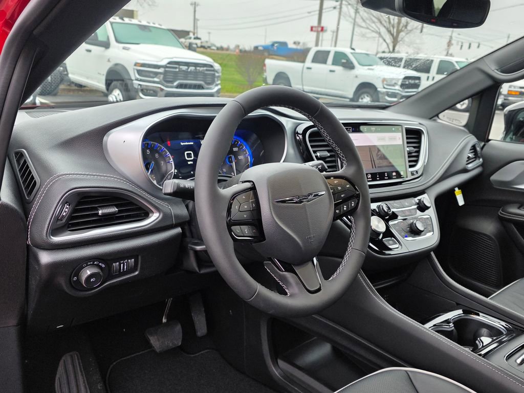 New 2026 Chrysler Pacifica Limited image 11