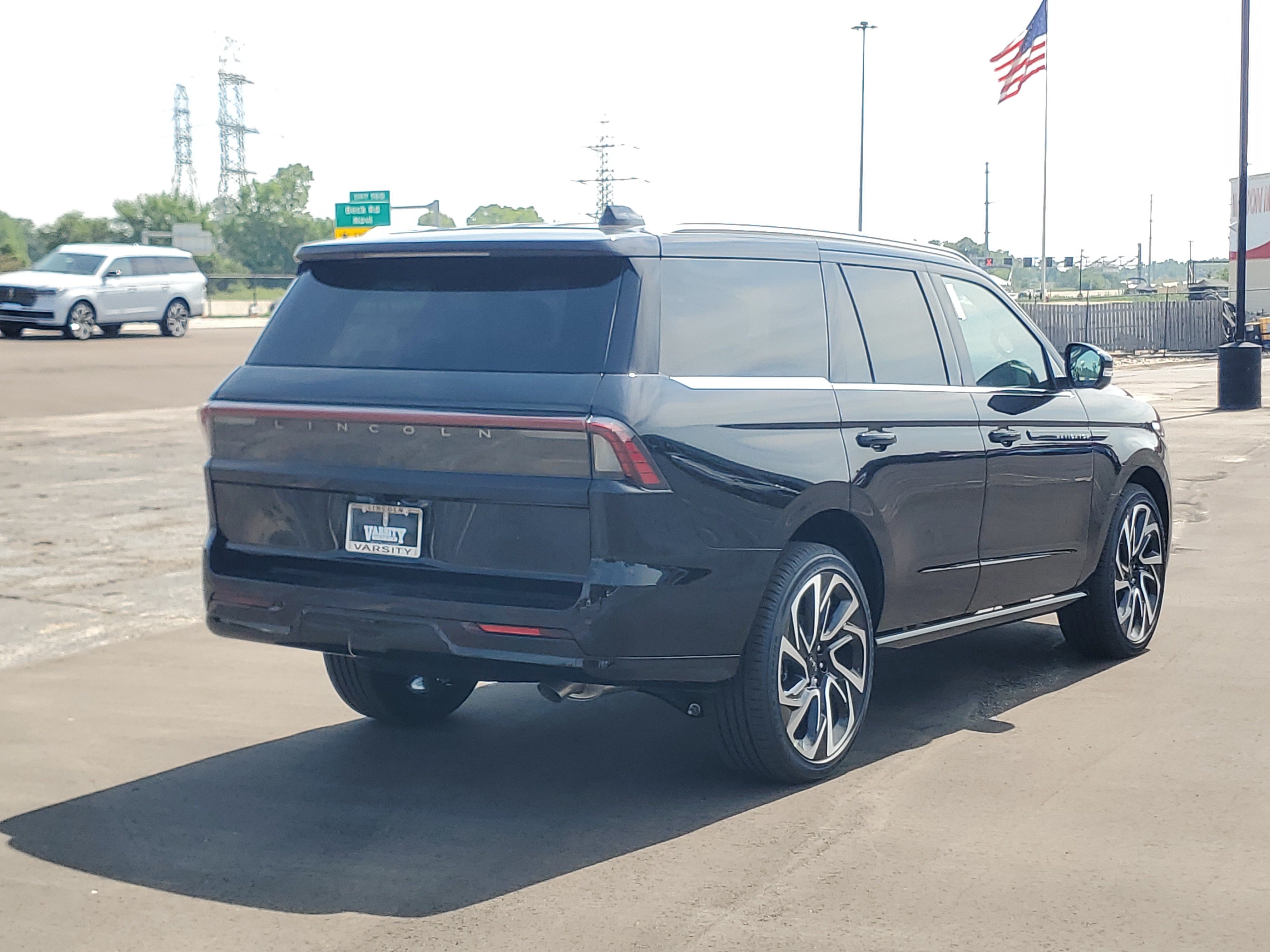 New 2027 Lincoln Navigator Black Label AWD/4WD image 4