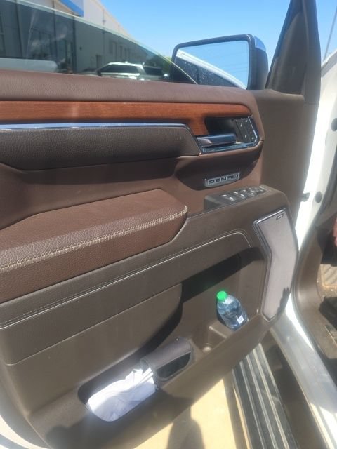 Used 2023 GMC Sierra 1500 Denali w/ Technology Package AWD/4WD image 2