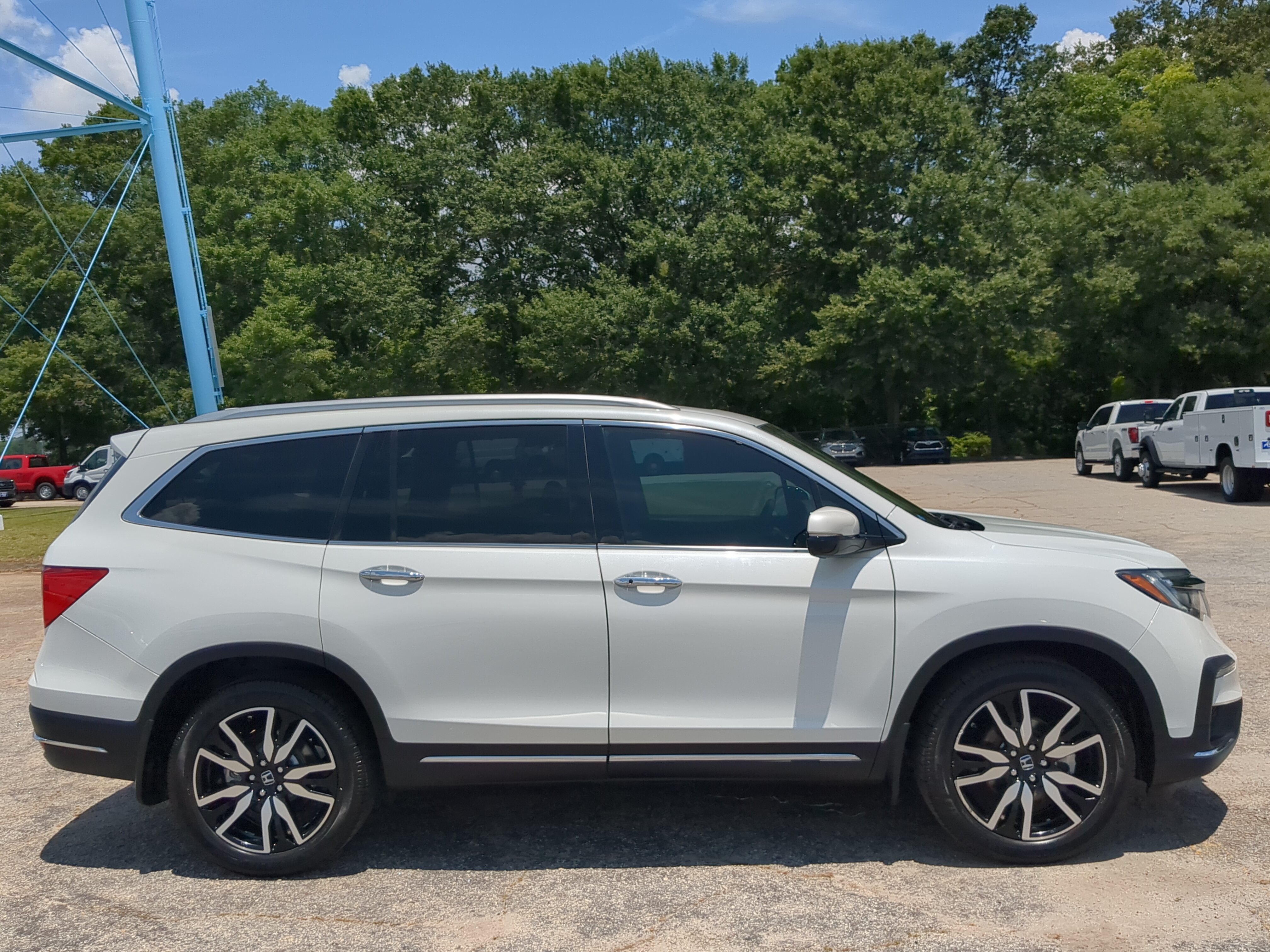 Used 2020 Honda Pilot Elite image 2