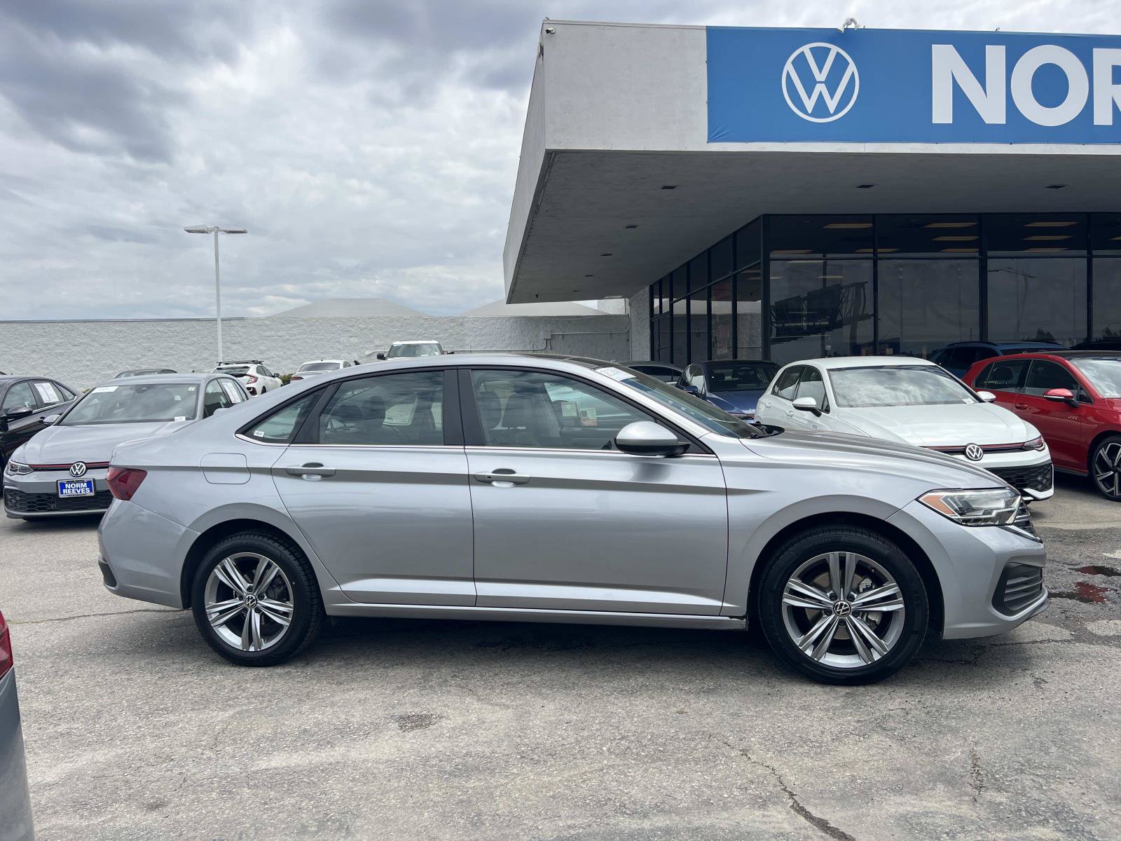 Certified 2024 Volkswagen Jetta SE FWD image 25