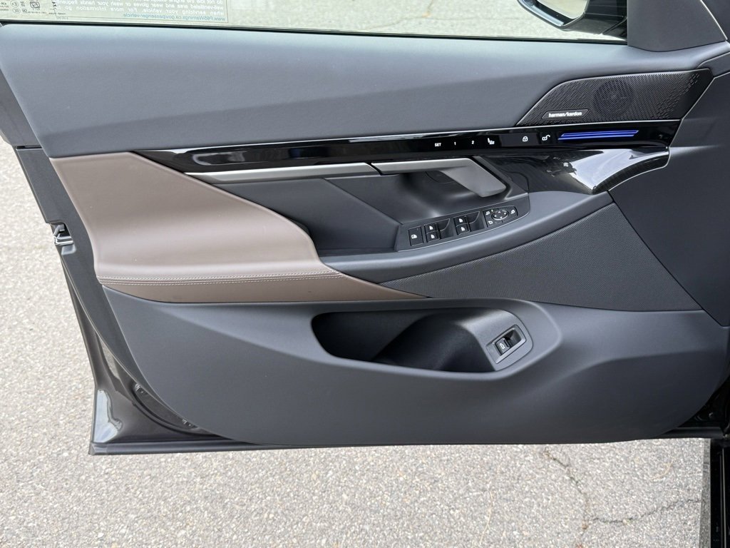 Used 2025 BMW 530i w/ M Sport Package image 19