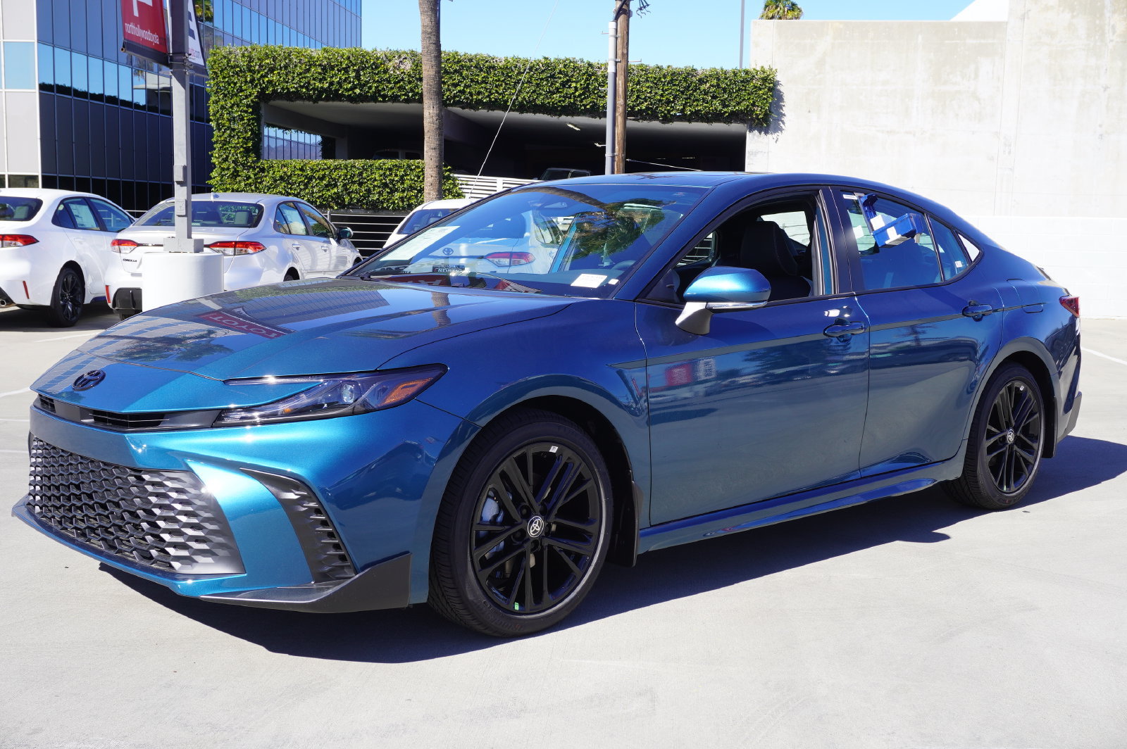 Used 2026 Toyota Camry SE FWD image 4